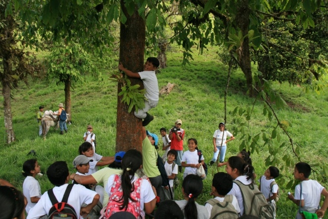 School children visiting the cloudforest